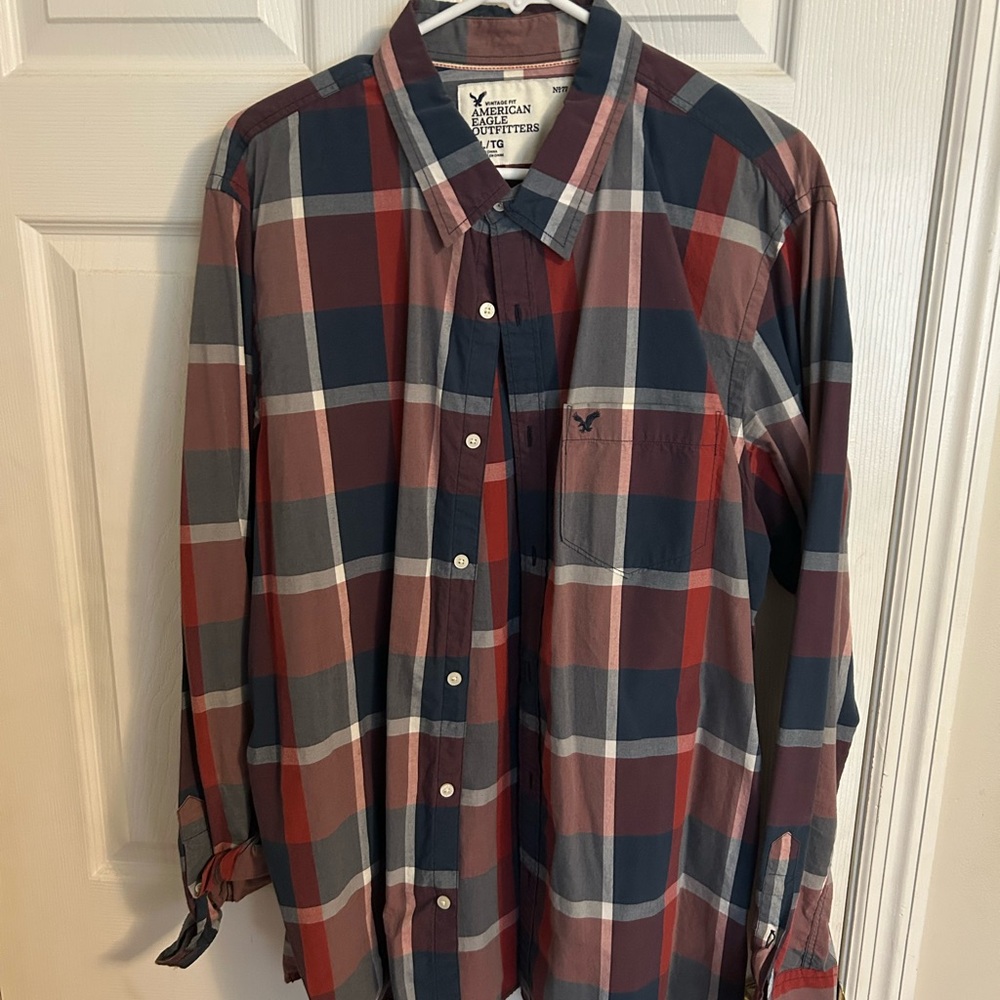 American Eagle men's plaid button down shirt